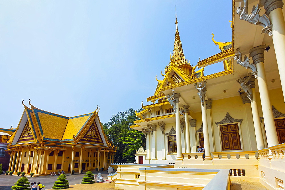 The Royal Palace Throne Hall and Preah Reach Damnak Chan admin building beyond, Royal Palace, city centre, Phnom Penh, Cambodia, Indochina, Southeast Asia, Asia