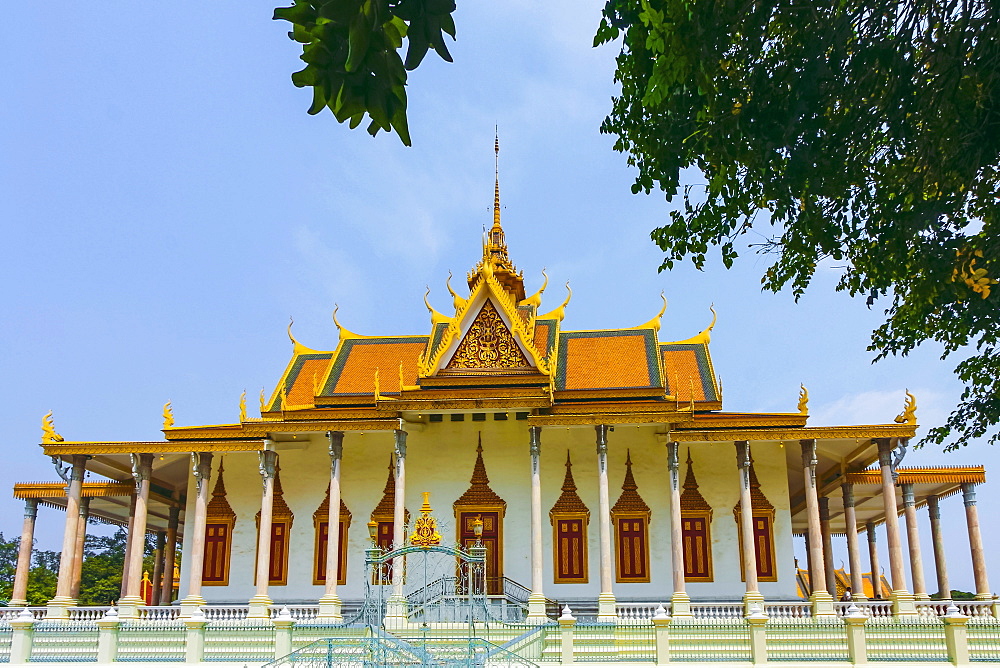 Wat Preah Keo Morokat Wat (Silver Pagoda) (Temple of the Emerald Buddha), Royal Palace Park, city centre, Phnom Penh, Cambodia, Indochina, Southeast Asia, Asia