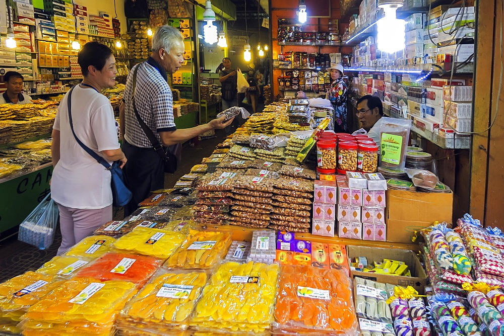 Grocery stall in the Psar Chas Old Market in the centre of Siem Reap, the important north west tourist town, Siem Reap, Cambodia, Indochina, Southeast Asia, Asia