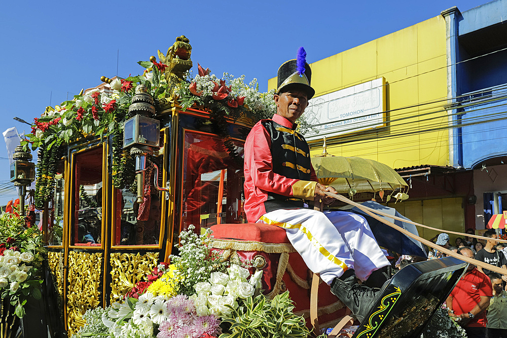 Man driving horse carriage at the annual Tomohon International Flower Festival parade, Tomohon, North Sulawesi, Sulawesi, Indonesia, Southeast Asia, Asia