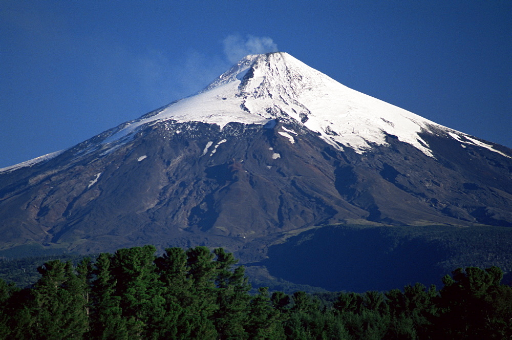 The smoking Volcan Villarrica, 2847m, Lake District, Chile, South America