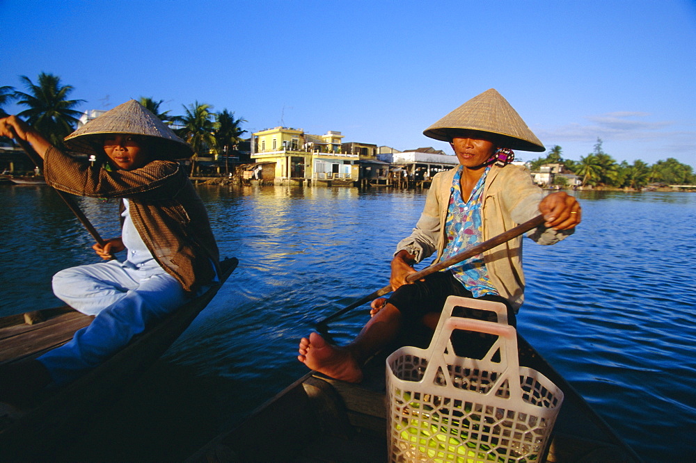 Women paddling canoes on Thu Bon River, Hoi An, Vietnam, Indochina, Southeast Asia, Asia