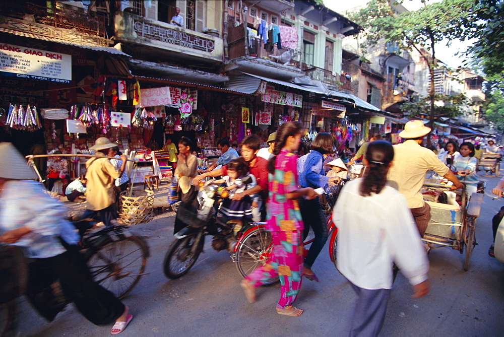 Bustling street in the old quarter, Hanoi, Vietnam, Indochina, Southeast Asia, Asia