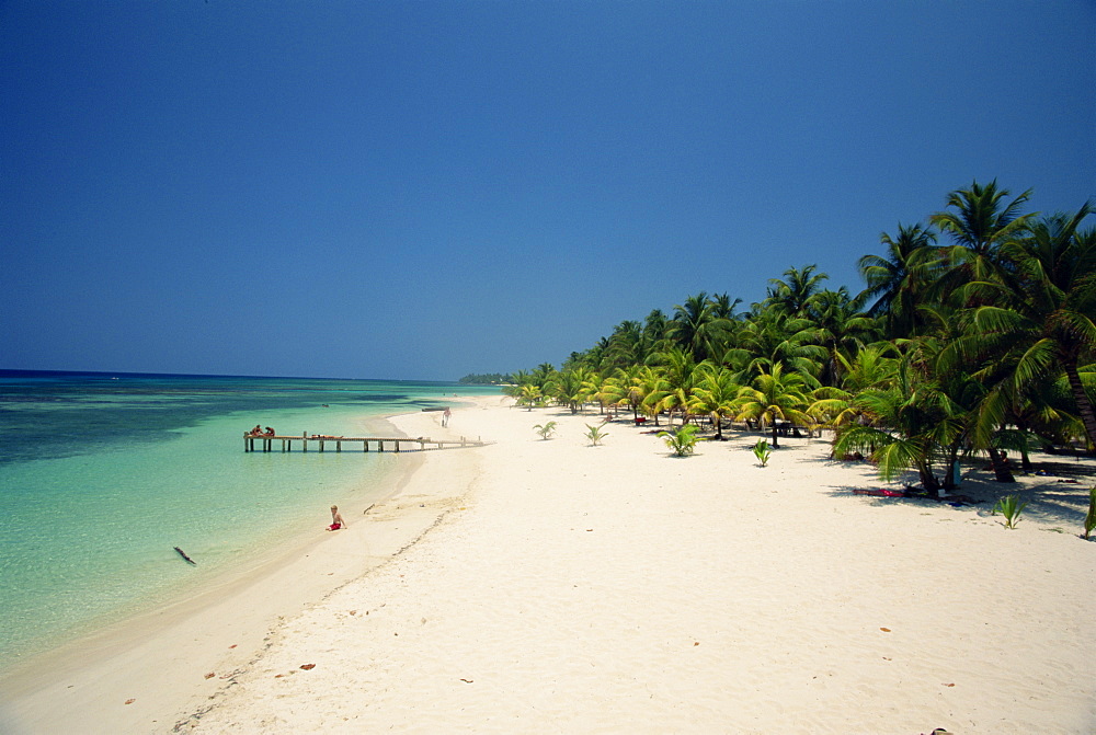 Tourists on the tropical beach at West Bay at the western tip of Roatan, largest of the Bay Islands in Honduras, Caribbean, Central America