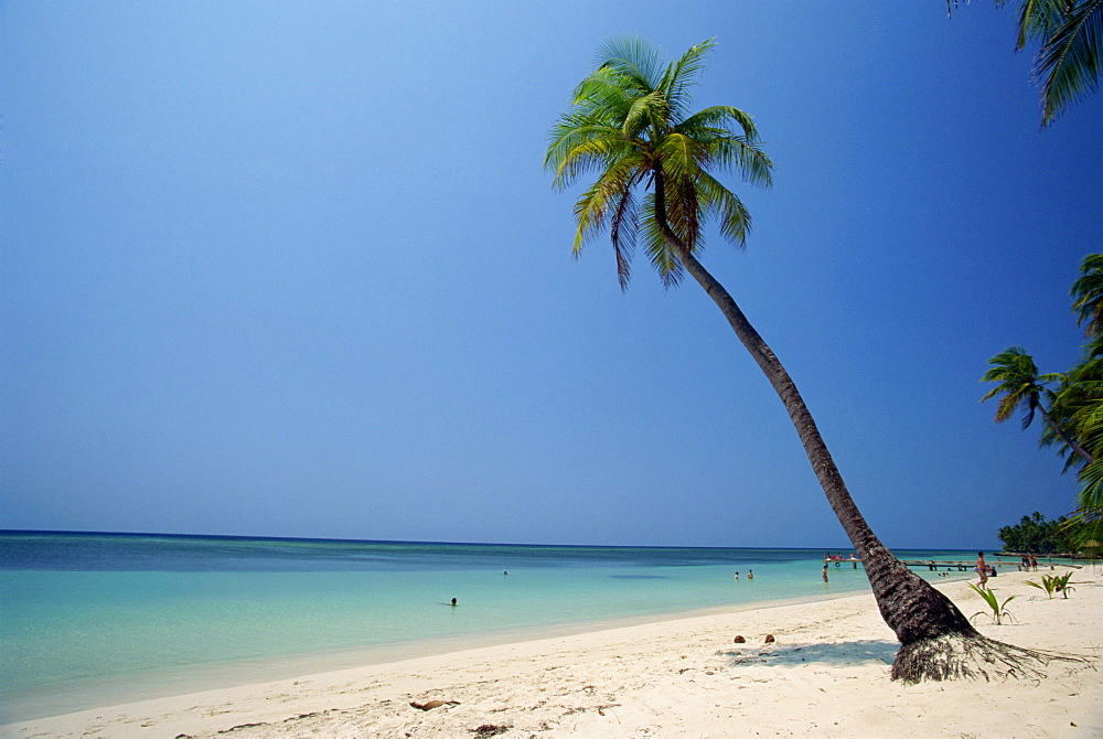 Tourists on the tropical beach at West Bay at the western tip of Roatan, largest of the Bay Islands in Honduras, Caribbean, Central America