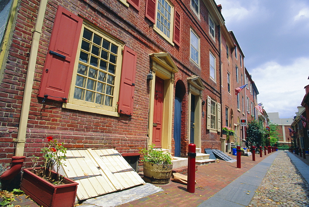 Elphreth's Alley, in historic Philadelphia (allegedly the oldest street in America), Pennsylvania, USA