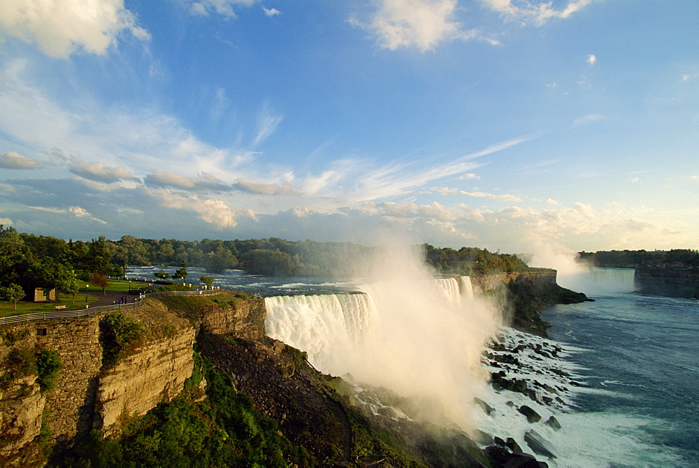 The American Falls with the Horseshoe Falls behind, Niagara Falls, New York State, United States of America, North America