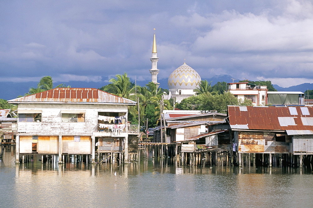 Stilt village and State mosque in Kota Kinabalu, Asia's fastest growing city, Sabah, Malaysia, island of Borneo, Southeast Asia, Asia