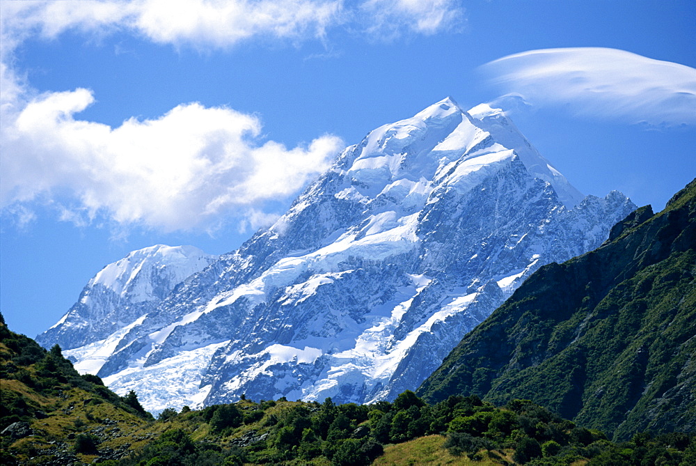 Mount Cook, at 3755m, the highest mountain in N.Z., Canterbury, South Island, New Zealand, Pacific