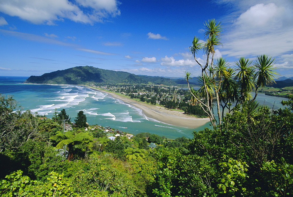 View south from Paku Mountain across Tairua Harbour towards Pauanui on the east coast of the Coromandel Pensinula, South Auckland, North Island, New Zealand