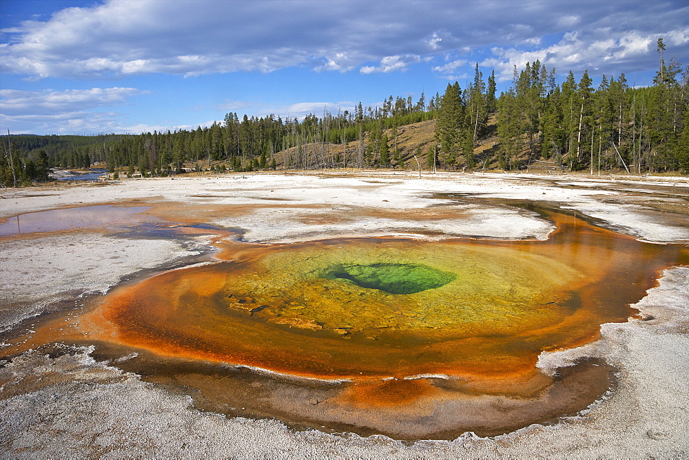 Chromatic Pool, Upper Geyser Basin, Yellowstone National Park, Wyoming, UNESCO World Heritage Site, Wyoming, United States of America, North America 