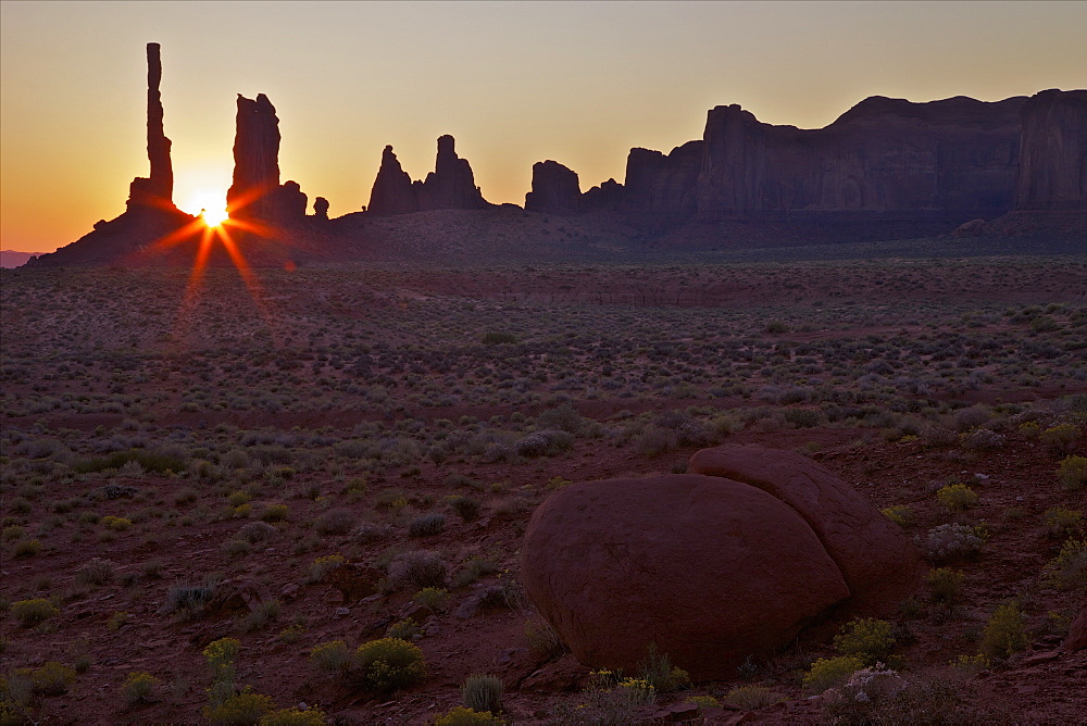 Sunrise over Totem Pole, Monument Valley Navajo Tribal Park, Utah, United States of America, North America