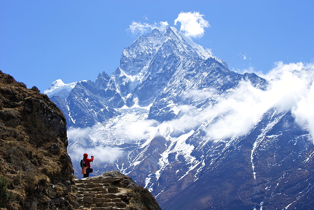 Trail between Namche Bazaar and Everest View Hotel, with Mt. Thamserku behind, Sagarmatha National Park, UNESCO World Heritage Site, Nepal, Himalayas, Asia 