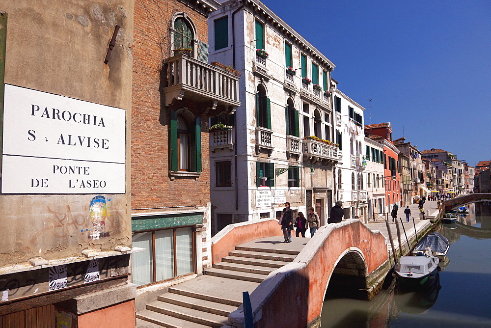 Ponte de L'Aseo, Cannaregio district, Venice, UNESCO World Heritage Site, Veneto, Italy, Europe