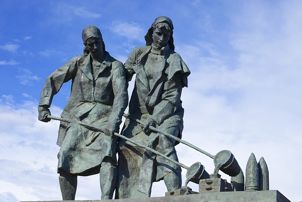 Female munition workers, Monument to the Heroic Defenders of Leningrad, Victory Square, Ploshchad Pobedy, St. Petersburg, Russia, Europe 