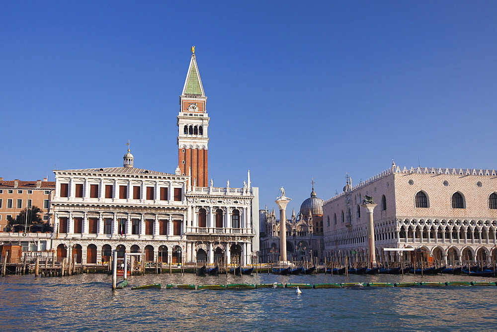 St. Mark's Campanile and Basilica and the Doges Palace, Piazza San Marco, Venice, UNESCO World Heritage Site, Veneto, Italy, Europe