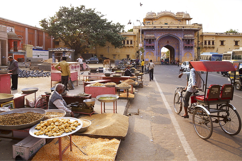 Sellers of pigeon food outside gates of City Palace, Jaipur, Rajasthan, India, Asia