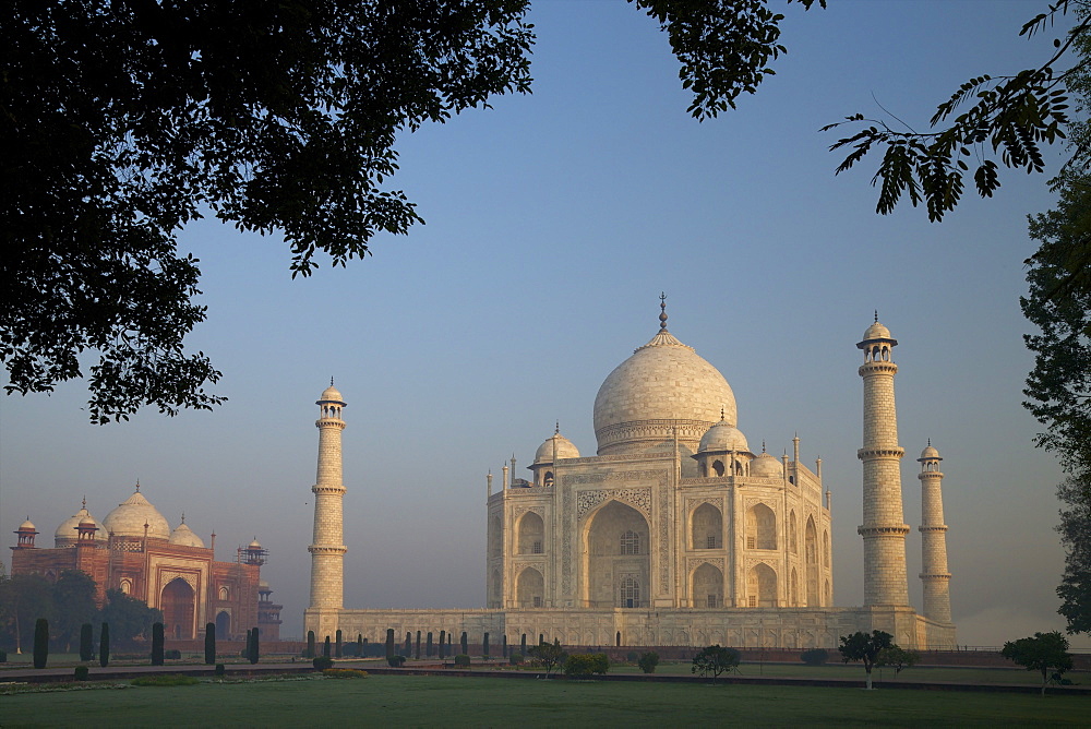 Taj Mahal at sunrise, UNESCO World Heritage Site, Agra, Uttar Pradesh, India, Asia