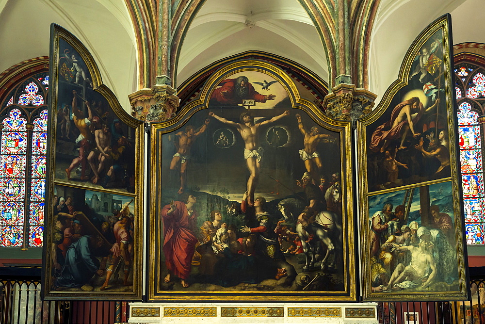 Triptych with Crucifixion, by Bernard van Orley, Church of Our Lady, Bruges, Belgium, Europe