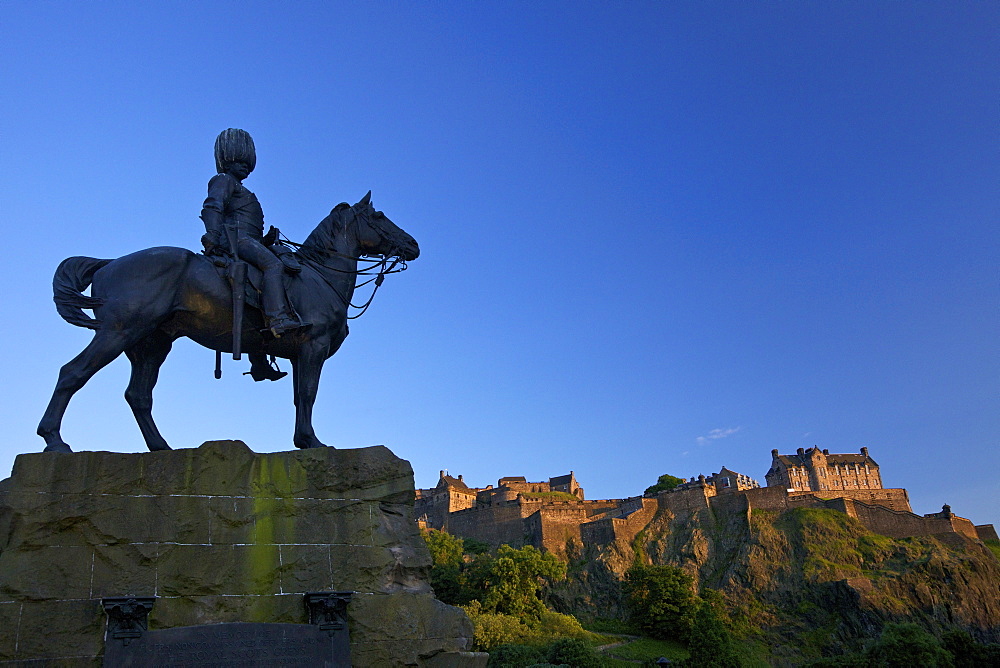 Royal Scots Greys Boer War memorial equestrian statue and Edinburgh Castle, Edinburgh, Scotland, United Kingdom, Europe