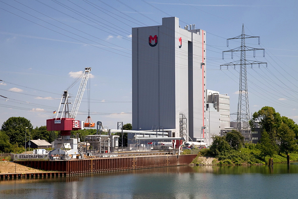 Silo, Mills United Grain Millers GmbH & Co. KG, Stadthafen harbour, Rhine?Herne Canal, Recklinghausen, Ruhr area, North Rhine-Westphalia, Germany, Europe