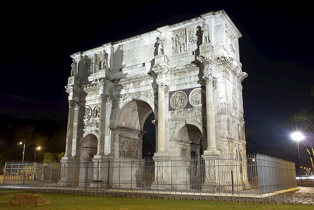 Night view of the North face of the Arch of Constantine, Piazza del Colosseo, Rome, Latium, Italy, Europe