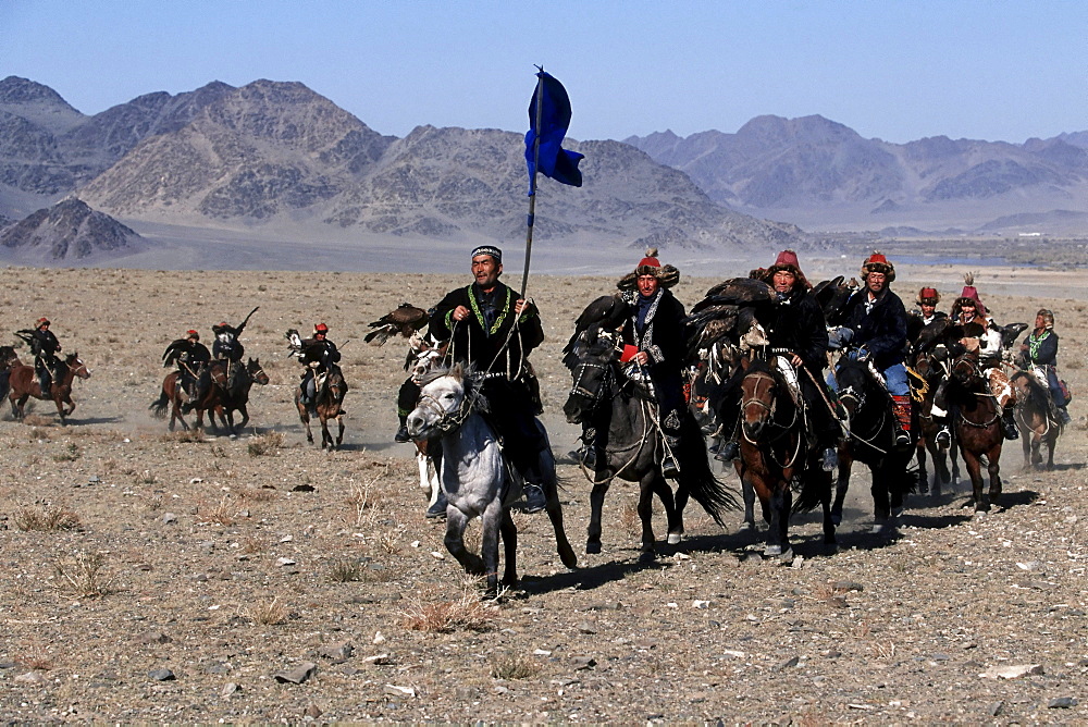 Kazakhs eagle hunters on their way the to the Golden Eagle Festival, Bayan Oelgii, Altai Mountains, Mongolia, Asia