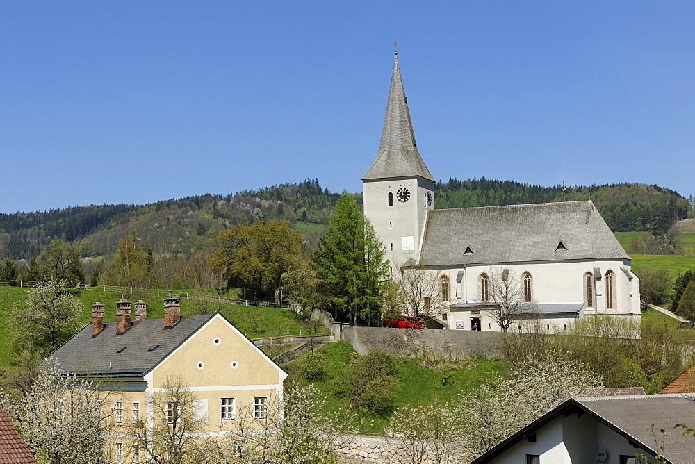 Rectory and parish church, Kaumberg, Triestingtal valley, Lower Austria, Austria, Europe