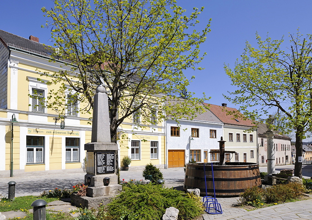 Restaurant "Zum schwarzen Baeren" on the main square, Kaumberg, Triestingtal valley, Lower Austria, Austria, Europe