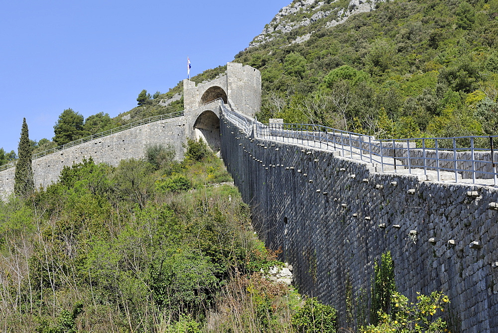 Fortification wall, Ston, Peljesac peninsula, Croatia, Europe