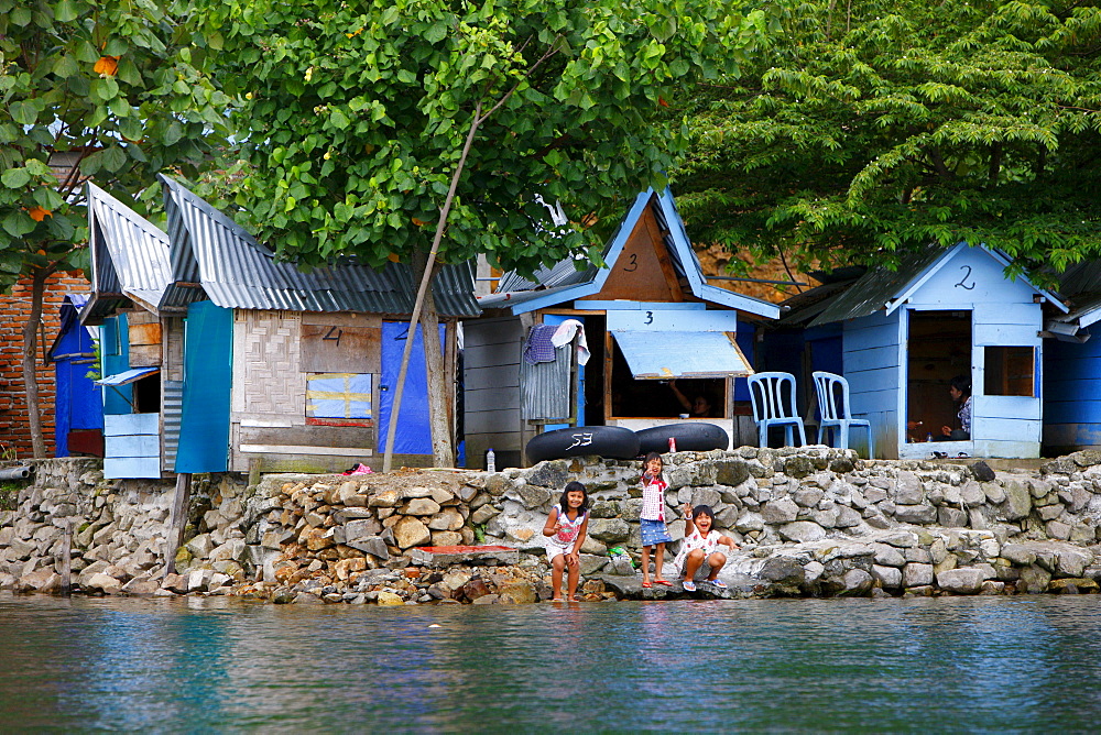 Beach houses, Tuk Tuk, Tuk Tuk, Samosir island, Lake Toba, Batak region, Sumatra, Indonesia, Asia