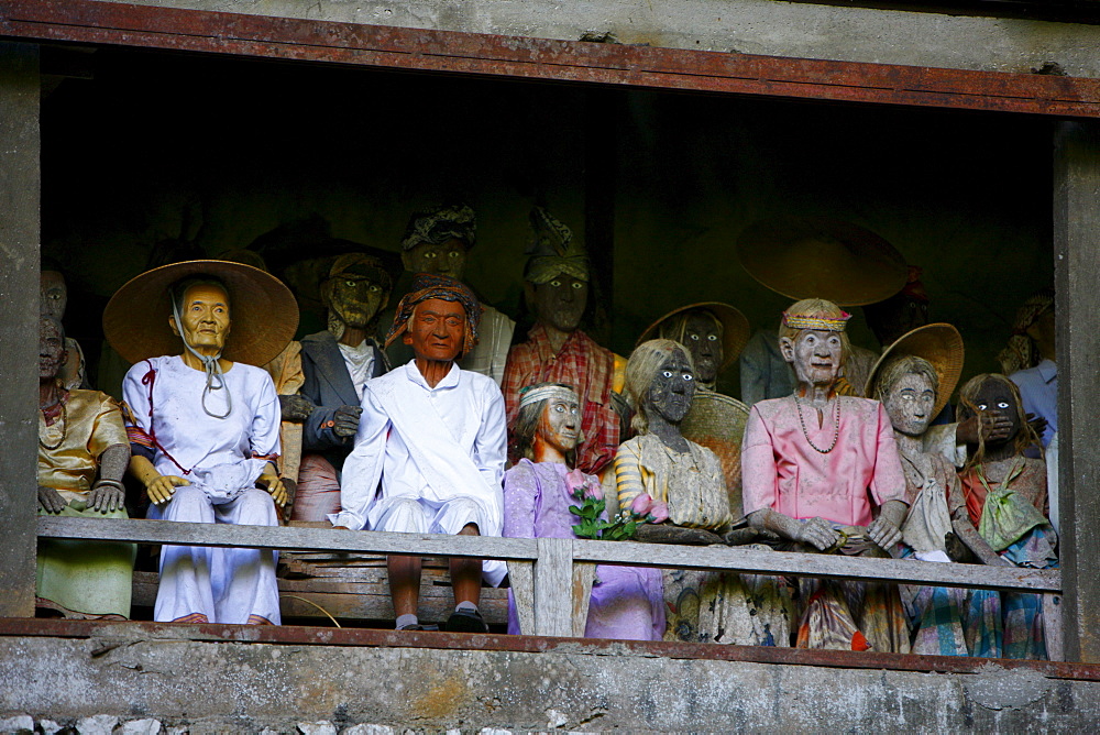 Figures in a rock tomb, Londa, Toraja culture, Sulawesi, Indonesia, Asia