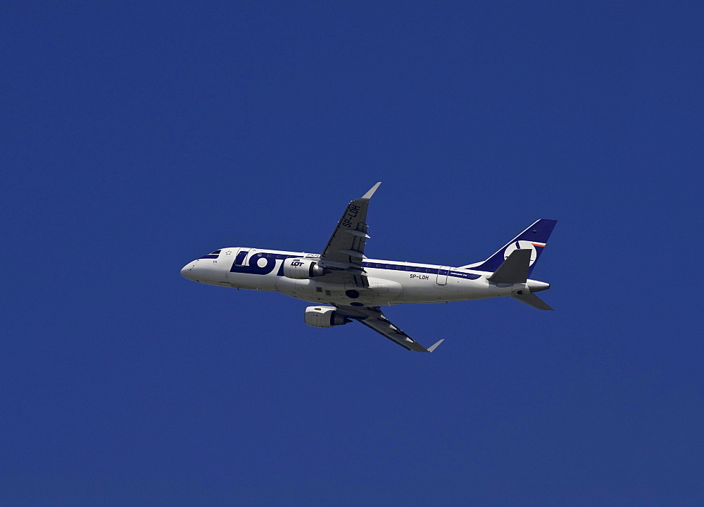 Embraer ERJ-170-100LR, regional aircraft from LOT Polish Airlines, climbing