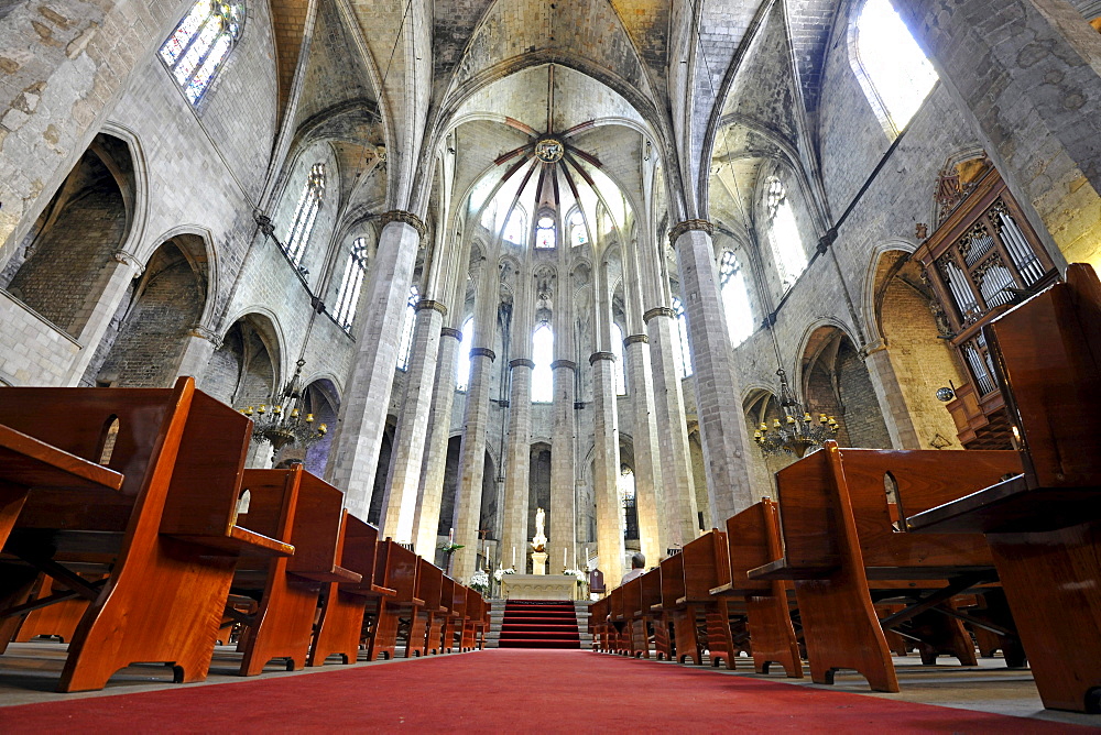 Interior, Gothic church of Santa Maria del Mar, nave, choir, La Ribera, Barcelona, Catalonia, Spain, Europe