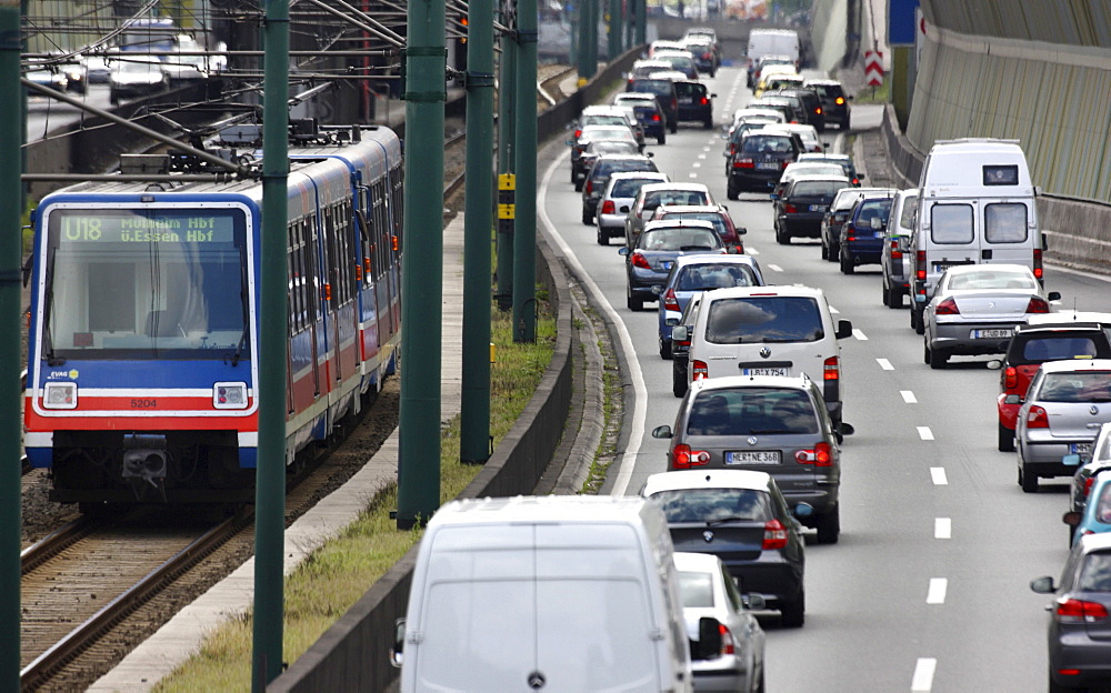 Motorway A40, so-called Ruhrschnellweg, tram line on the median strip, Essen, Ruhrgebiet region, North Rhine-Westphalia, Germany, Europe