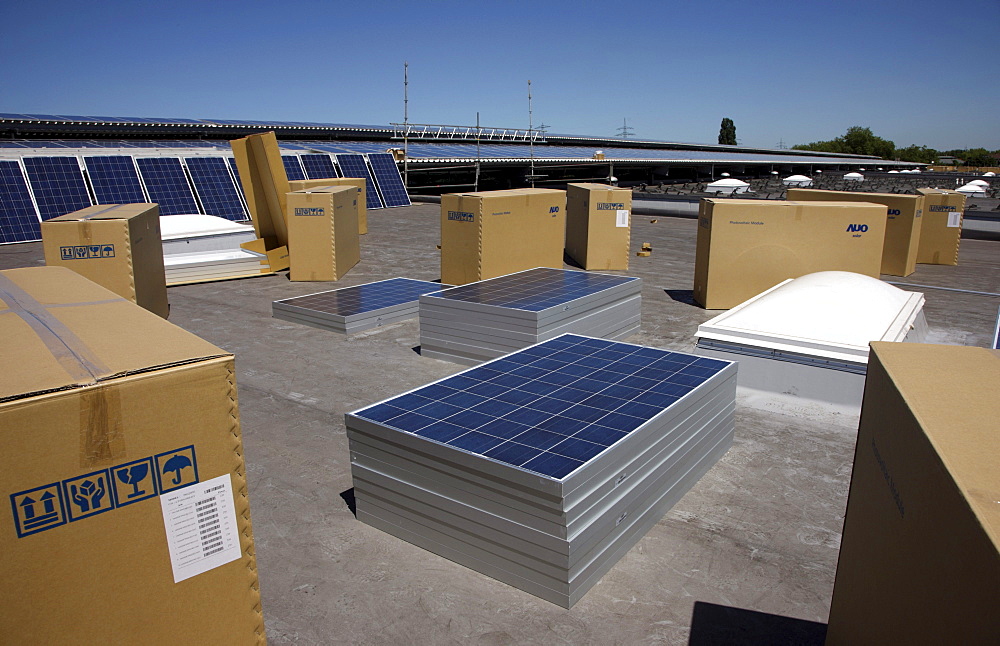 Construction of a large photovoltaic system on several rooftops, 16000 square metres, Gelsenkirchen, North Rhine-Westphalia, Germany, Europe