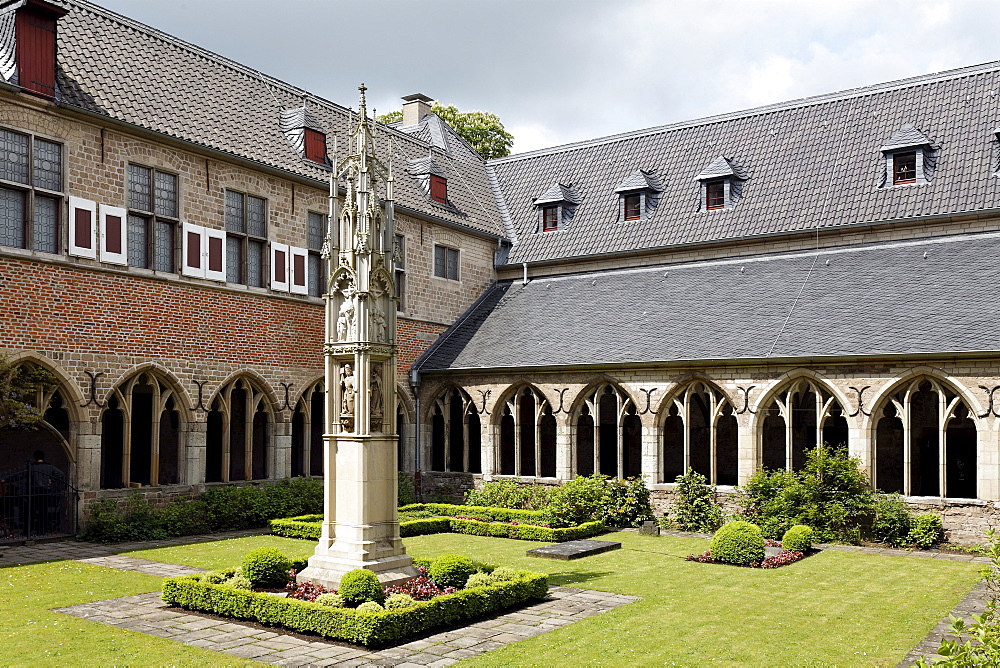 Former monastery of St. Viktor, cloister, Xanten, Lower Rhine region, North Rhine-Westphalia, Germany, Europe