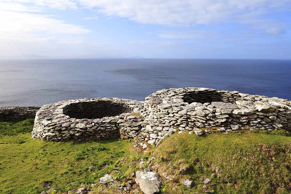 Glenfahan Beehive Huts, Slea Head, Dingle Peninsula, County Kerry, Ireland, British Isles, Europe