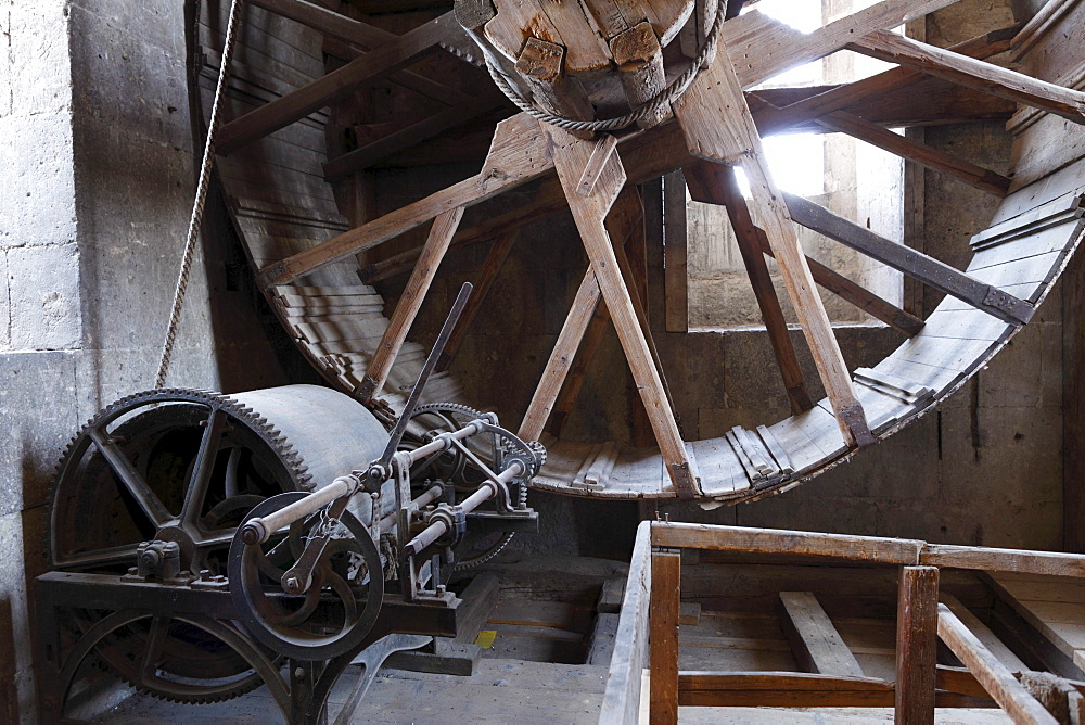 Lifting wheel in the steeple, Daniela or St.-Georgs-Kirche church, Noerdlingen, Swabia, Bavaria, Germany, Europe