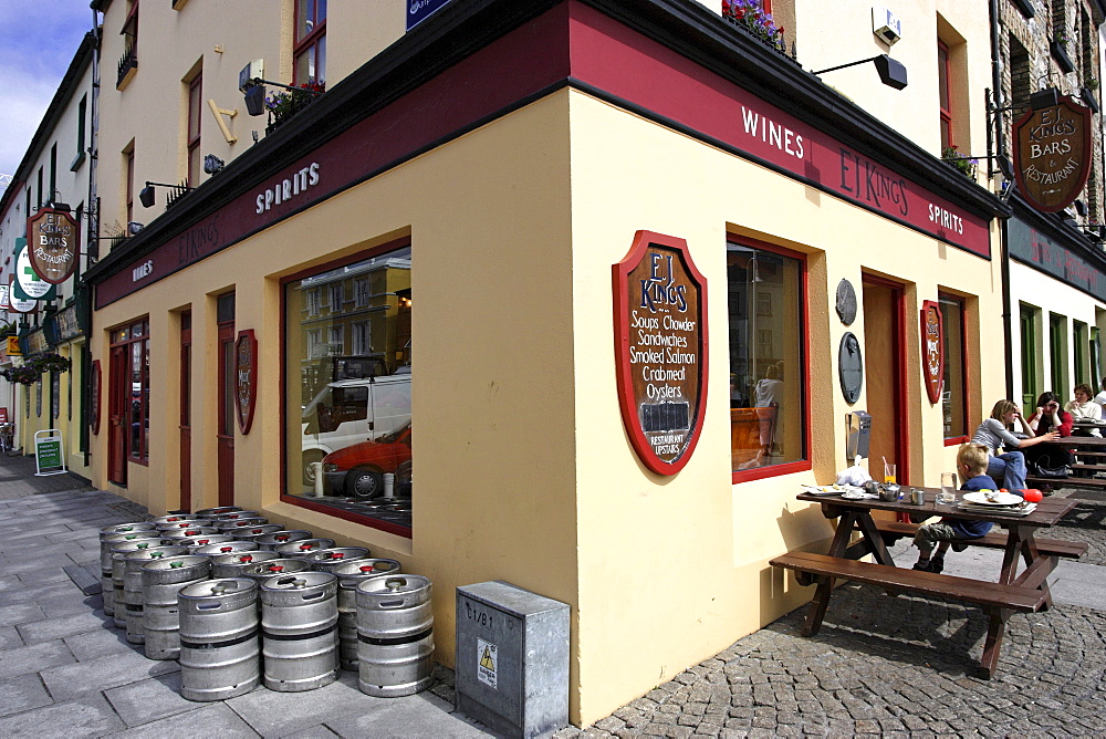 E J Kings Irish pub with beer kegs, street scene, Clifden, Connemara, Republic of Ireland, Europe