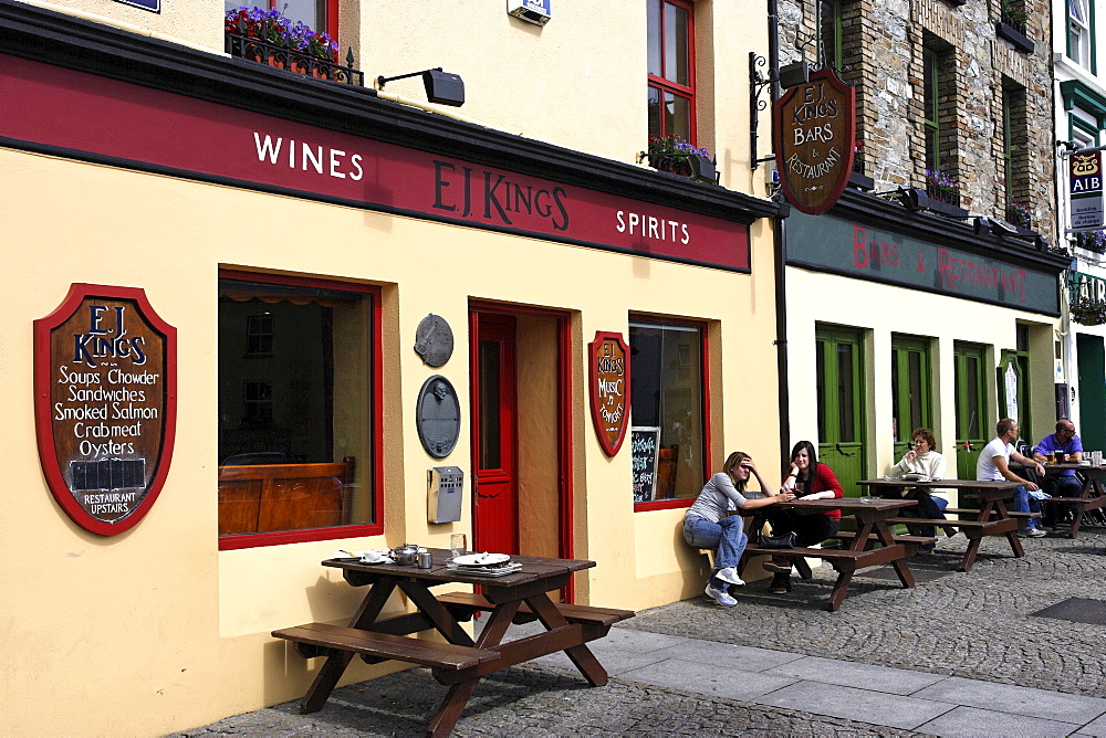 E J Kings Irish pub, street scene, Clifden, Connemara, Republic of Ireland, Europe