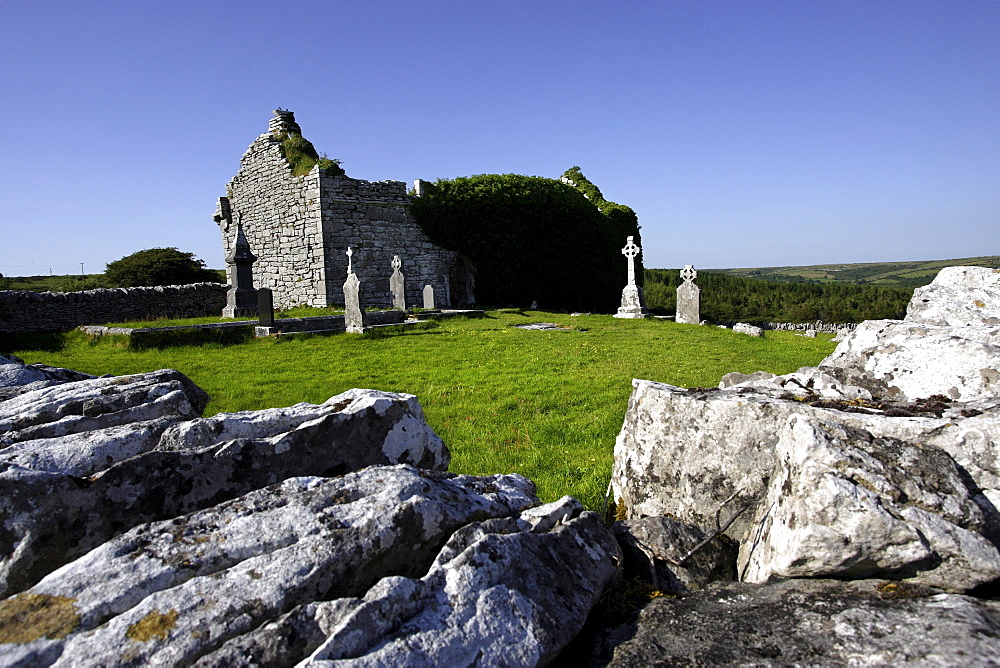 Carran church and cemetry ruins, The Burren, Republic of Ireland, Europe