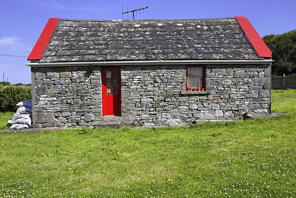 Cottage, Doolin, County Clare, Republic of Ireland, Europe