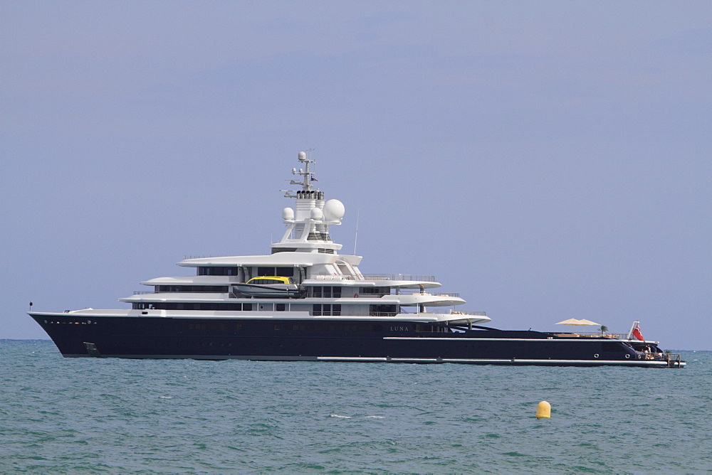 Motor yacht Luna, Lloyd shipyard, length 115 m, built in 2010, lying off Antibes, Departement Alpes Maritimes, Region Provence Alpes Cote d'Azur, France, Europe