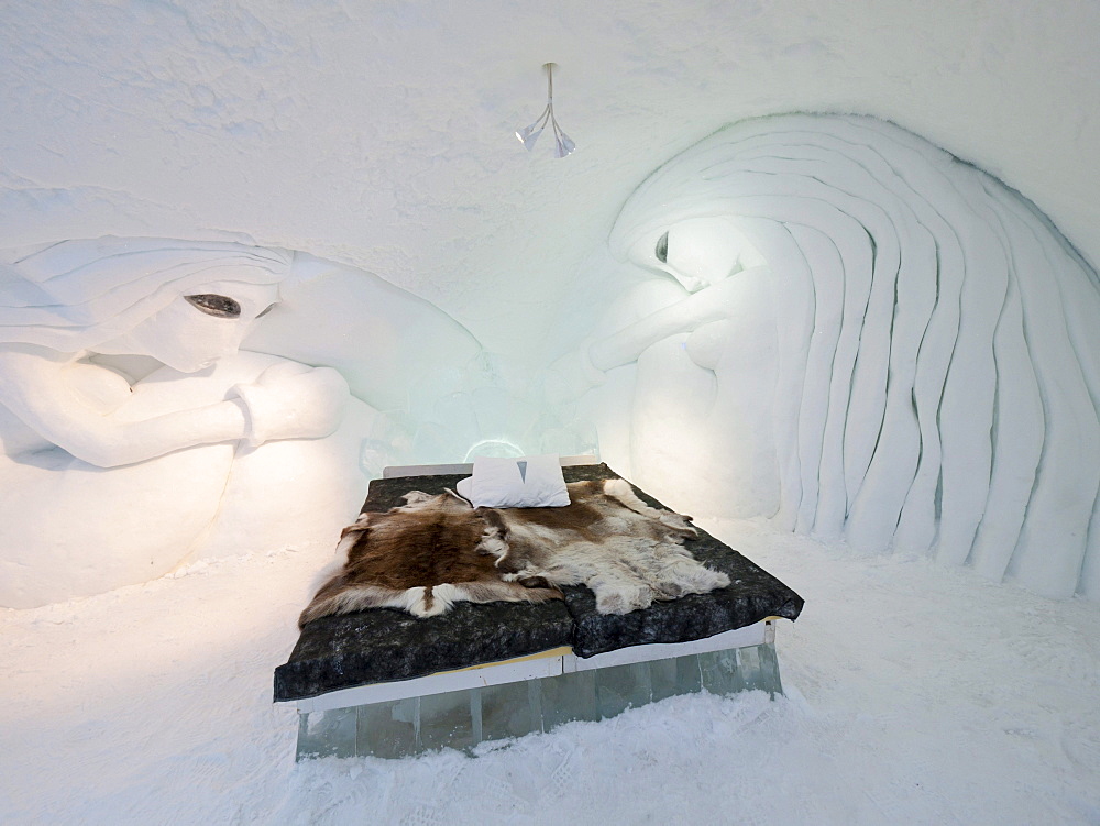 A bedroom in the ice hotel in Jukkasjaervi, Kiruna, Lappland, northern Sweden, Sweden, Europe