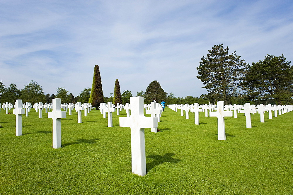 Crosses, made of marble, American military cemetery at Omaha Beach near Colleville sur Mer, Normandy, France, Europe