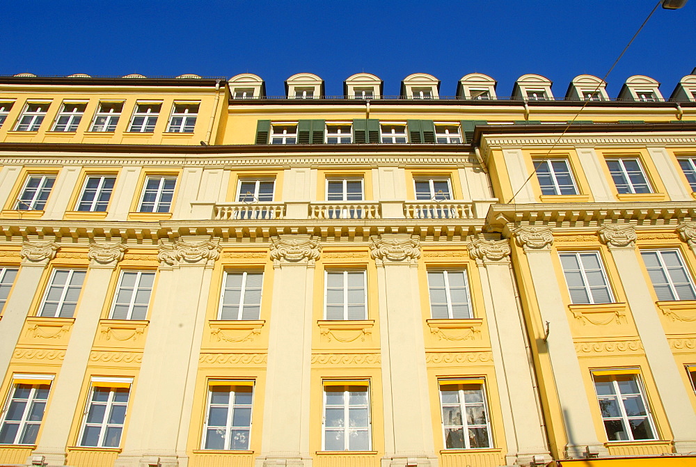 Dallmayr building, facade painted in yellow and white, Dienerstrasse Street, historic district, downtown, city centre, Munich, capital city of Bavaria, Upper Bavaria, Bavaria, Germany, Europe