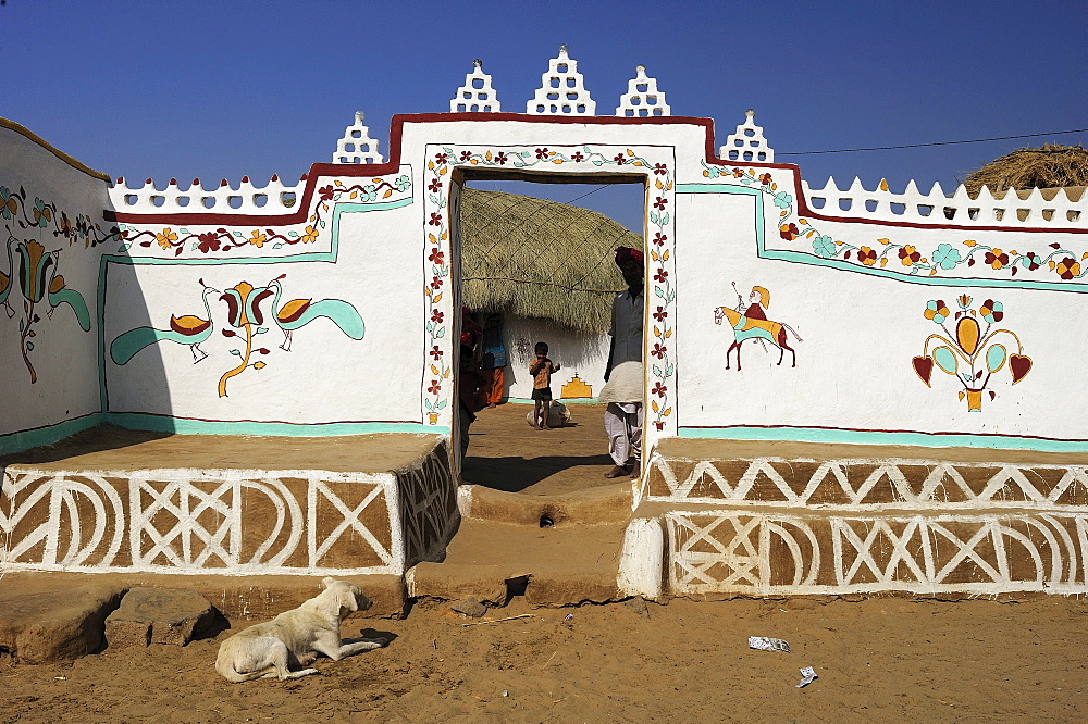 Traditionally painted wall and entrance to the courtyard of a house, Thar Desert, Rajasthan, North India, India, Asia