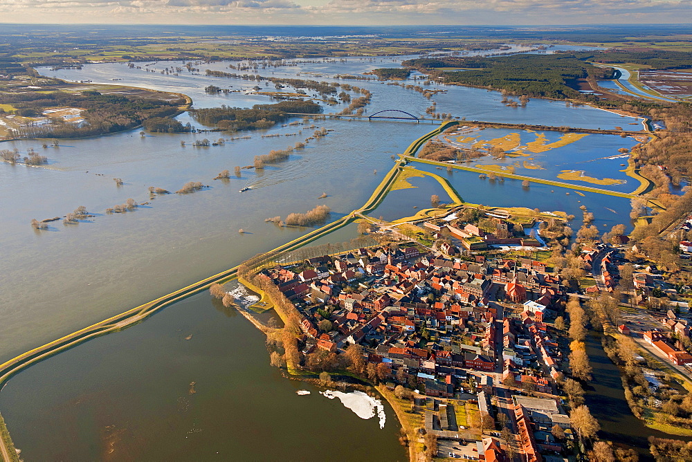 Aerial view, Doemitz, Hitzacker, Elbebruecke, bridge over the Elbe River, Elbe Valley Nature Park, winter floods, Mecklenburg-Western Pomerania, Germany, Europe