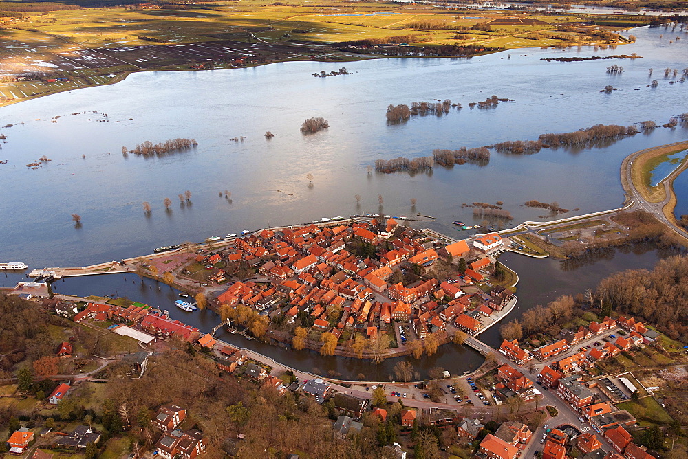 Aerial view, Hitzacker on the Elbe River, historic town centre, Jeetzel, Elbe Valley Nature Park, winter floods, Lower Saxony, Germany, Europe